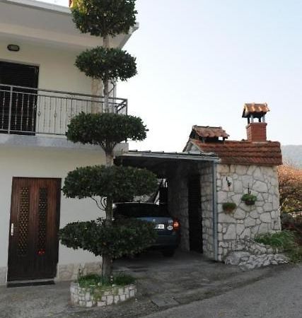 Comfortable Rooms With Small Kitchen Bacina Exterior photo